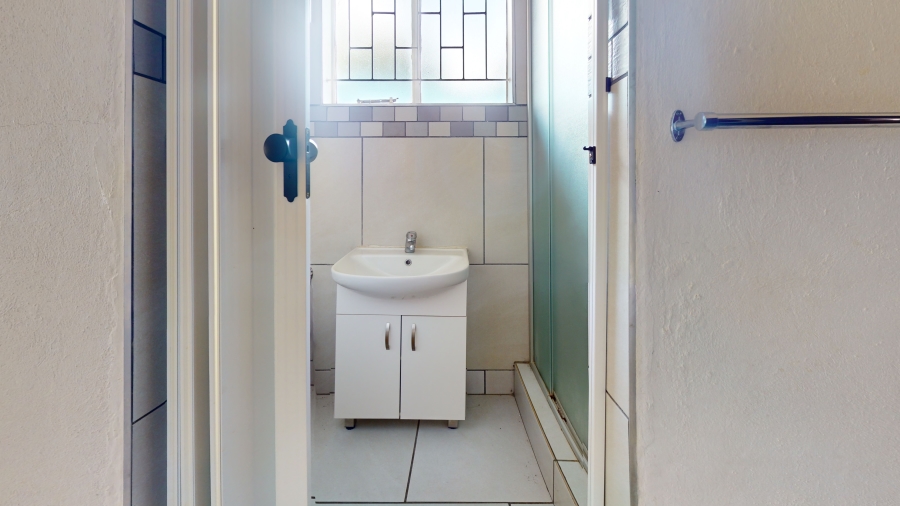 6 Bedroom Property for Sale in Kannoniers Park North West